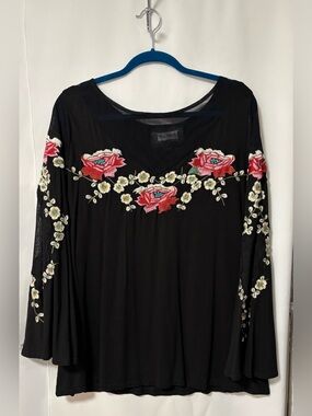 Vintage Collection Top with flared sleeves and embroidery. Size XL.